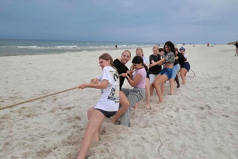 Maldives Winter Language Camp - Beach games