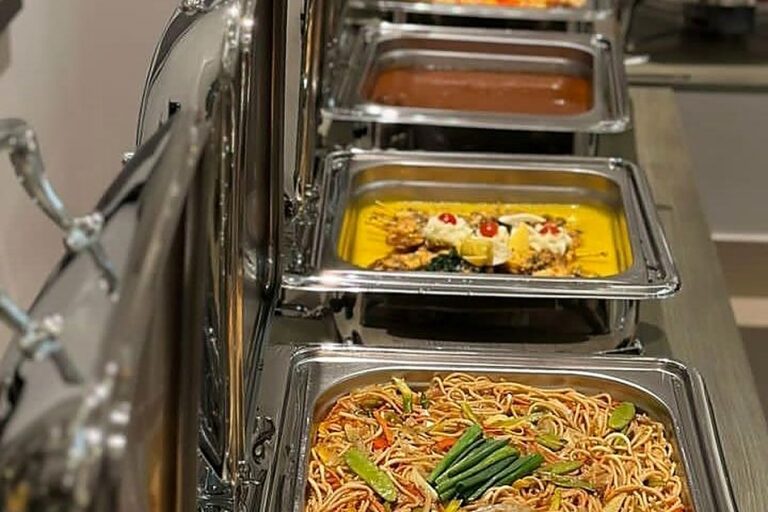 Maldives Winter Language Camp - Buffet meals