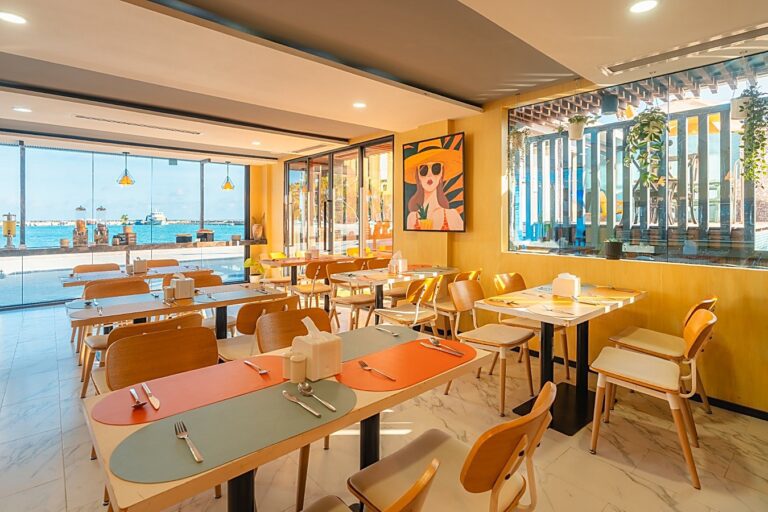 Maldives Winter Language Camp - Restaurant with ocean view