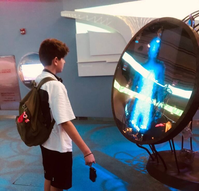 A boy saw in the mirror