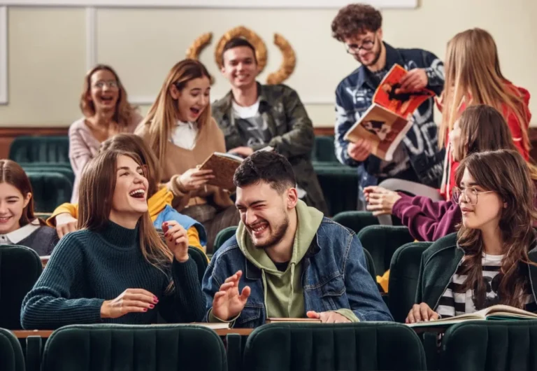 group-cheerful-happy-students-sitting-lecture-hall-before-lesson-1-1024x706