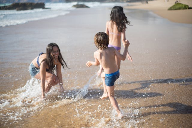 KIds-playing-at-the-beach