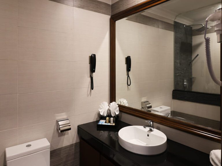 Boneo-deluxe-twin-bathroom