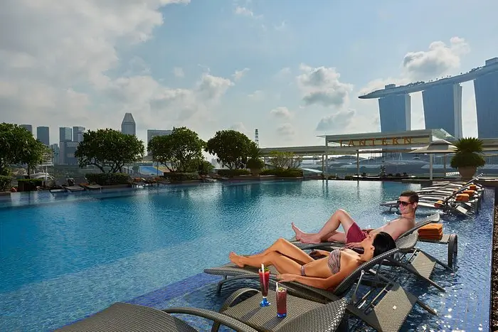 flurton-hotel-swimming-pool